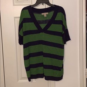 🍀banana republic green and navy tee